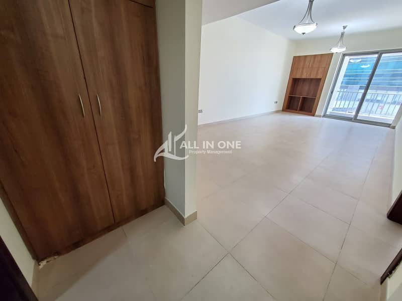 Extraordinary Residence 1BR with Facilities and Huge Balcony!