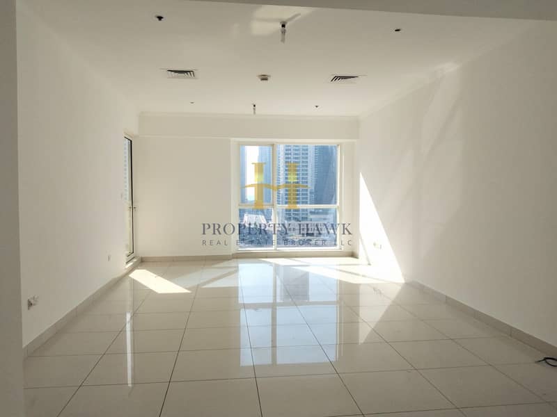 Bright and Spacious 1 Bedroom with Marina View