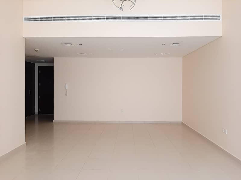 Chiller Free Very Huge 1bhk 1200 Sq-ft Rent Only 41k Like a New building