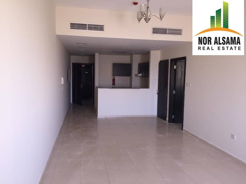 LARGE 1 bedroom Upper Floor Balcony Store 2 Baths in Queue Point LARGE 1 bedroom Upper Floor Balcony Store 2 Baths in Queue Point