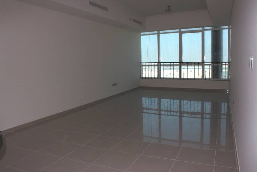 Large 2BR+M Apartment with Refreshing Sea View