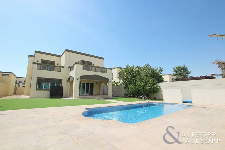 Four Bed | Private Pool | Quiet District