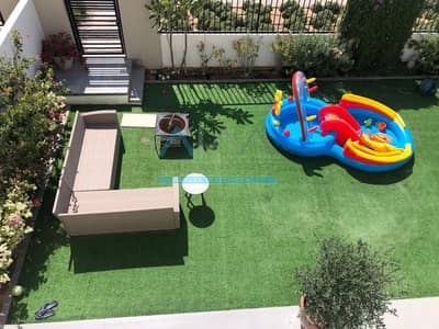 Unfurnished 4bhk + Maid town house single row at Cerner unite with out class view Unfurnished 4bhk + Maid town house single row at Cerner unite with out class view