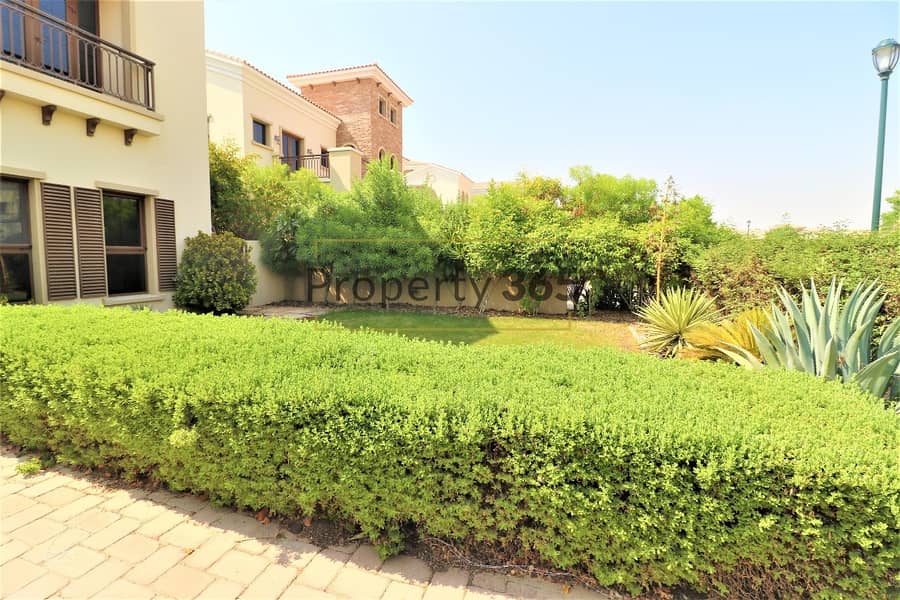 3 Stunning 4BR Villa in Murcia with Golf Course View