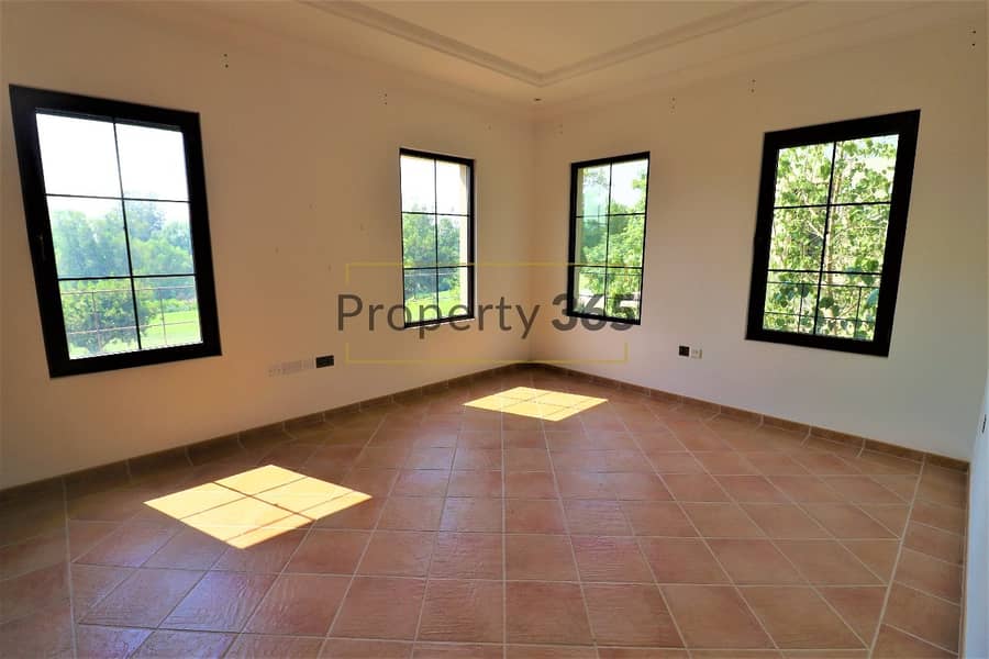 11 Stunning 4BR Villa in Murcia with Golf Course View
