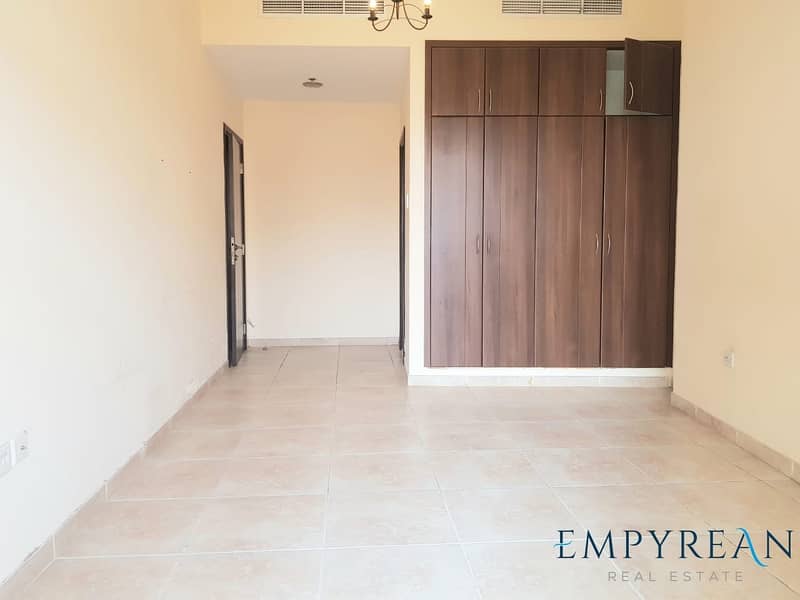 Stunning 3BHK with Huge Terrace and close kitchen 85K