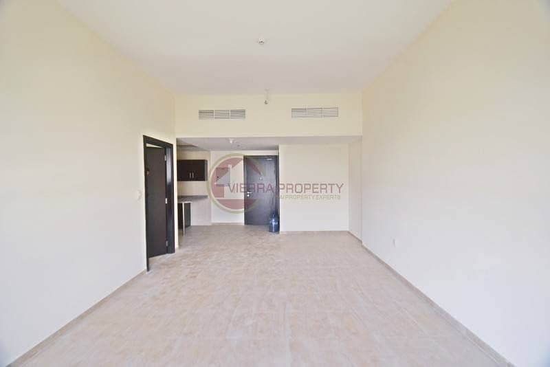 Large 1BHK |Pool View|Chiller Free|Balcony