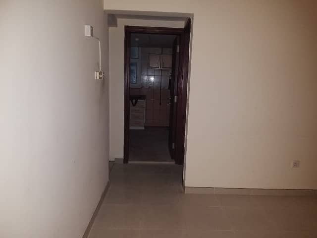BIG 1BHK WITH CLOSE HALL AND CENTRAL AC