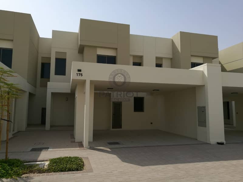 BRAND NEW 5 BEDROOM VILLA WITH PRIVATE GARDEN FOR RENT