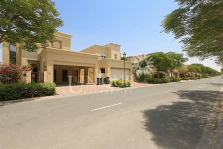 Casa AR2 | Corner | Single Row | Huge Plot Casa AR2 | Corner | Single Row | Huge Plot