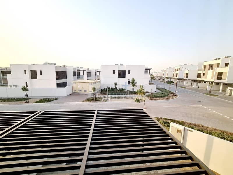 HUGE PLOT | CORNER UNIT | 3 BEDROOM HUGE PLOT | CORNER UNIT | 3 BEDROOM