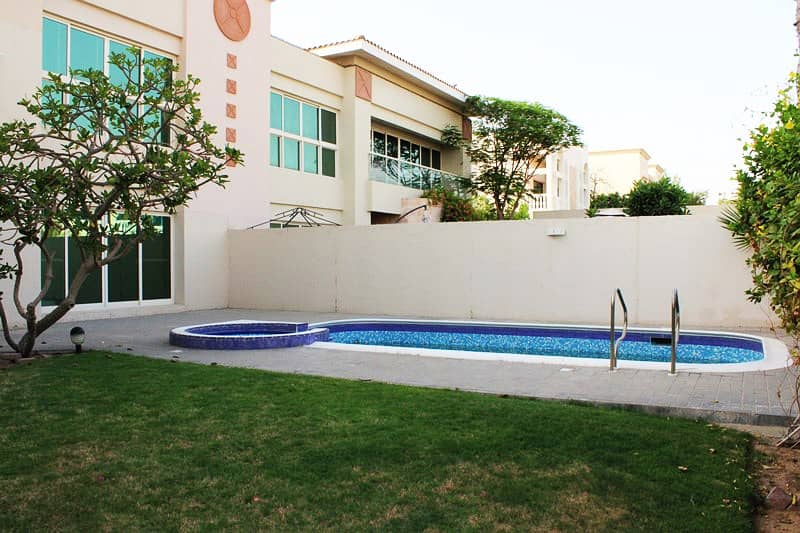 BEAUTIFUL 5BR VILLA WITH PRIVATE POOL & GARDEN