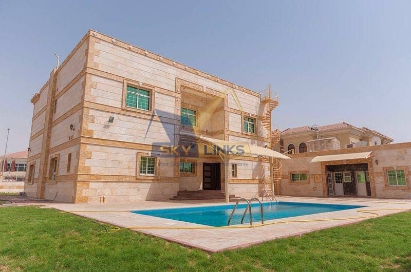 5 Bed Villa With Private Pool and Landscaped Garden