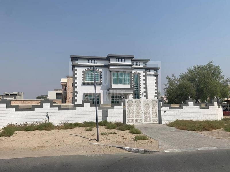 5 Bed Villa with Pool for Rent in Umm Al Sheif