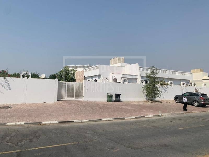 3 4 Bedroom Villa for Rent in Umm Al Sheif