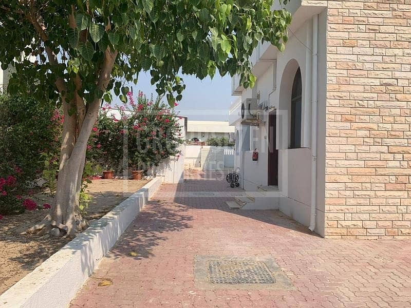 6 4 Bedroom Villa for Rent in Umm Al Sheif