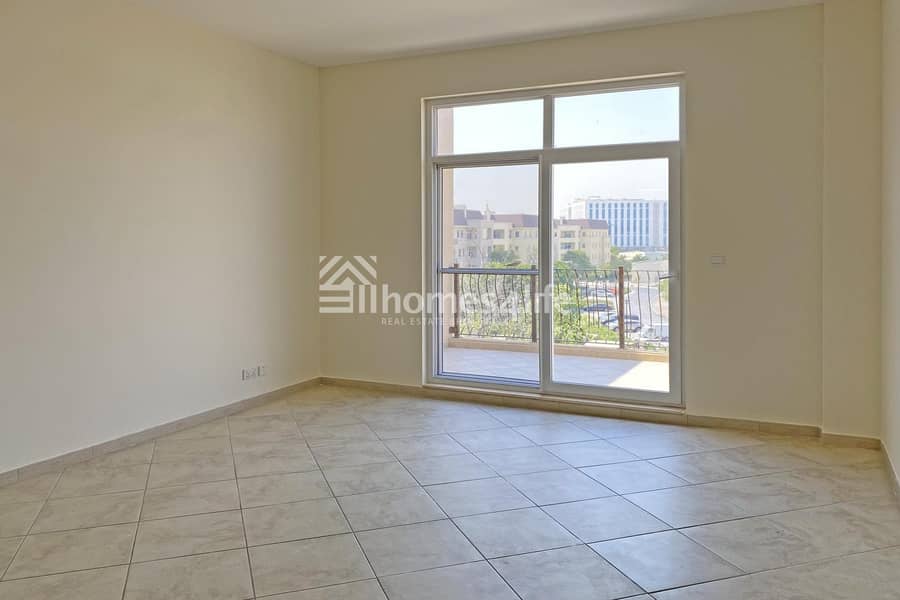 Bright Immaculate condition Park View Apartment