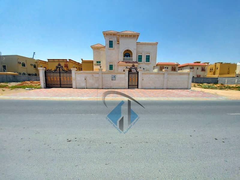 Villa for sale 6400 feet 6 rooms with electricity and air conditioning on the public street two years old freehold with the possibility of bank financing