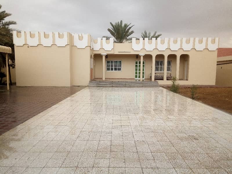 Fascinating Deal Spacious 4 bedrooms villa 80k 4chqs for rent Big Majlis Inside Covered parking