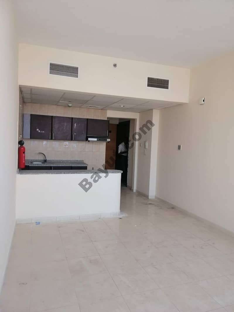 HUGE STUDIO 16K 6CHK ONE MONTH FREE VERY NEAT AND CLEAN BUILDING ESSAY AX TO DUBAI
