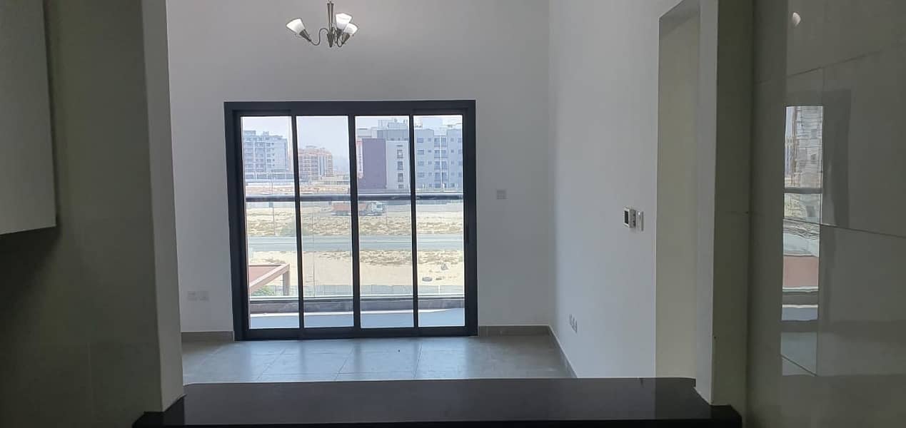 BRAND NEW FULL FACILITIES BUILDING  ONE BEDROOM WITH BALCONY RENT IN PHASE 2