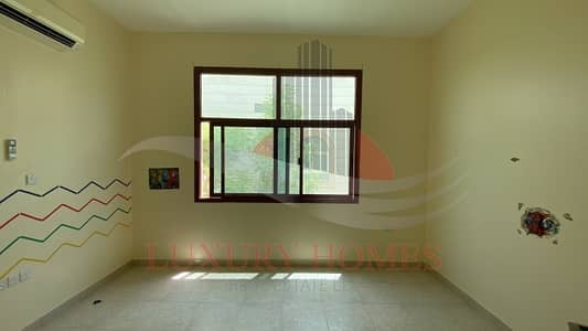 Spacious and Bright Apt with Basement Parking Spacious and Bright Apt with Basement Parking