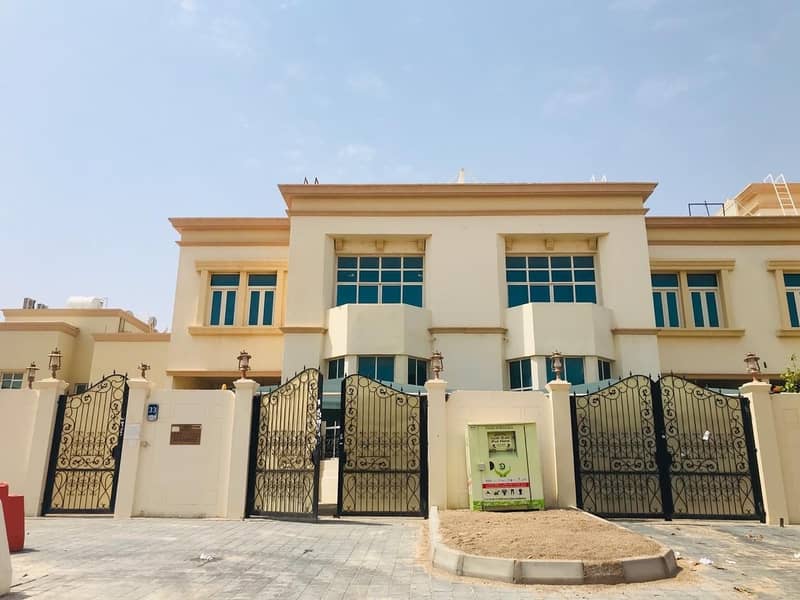 private deluxe villa 4 masters bedrooms hall majlis with swimming pool