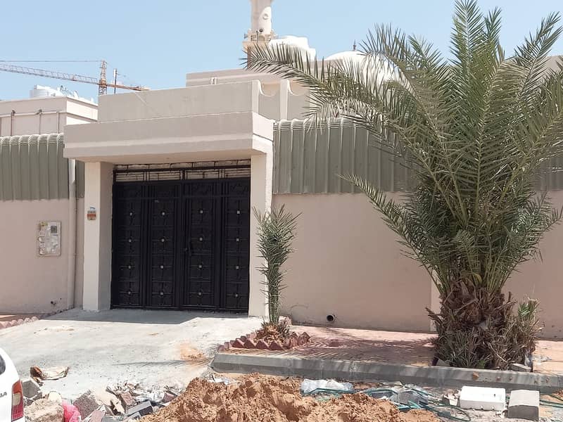 An Arab house for sale in Rumaila is a large area and a very special location with prices that will not be repeated.