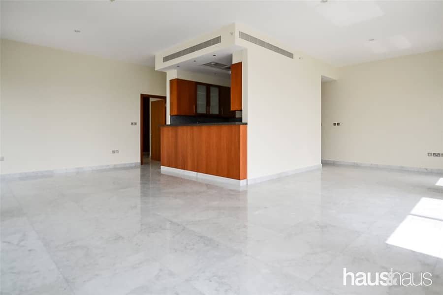 Largest 1 Bed | Walk-in Shower | Great Price