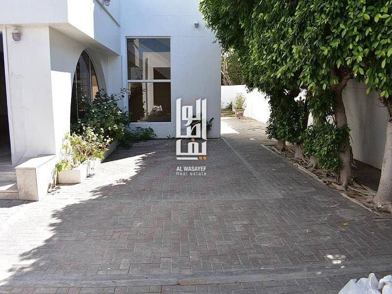 Amazing | Very spacious 4 Bed Villa with Private Garden