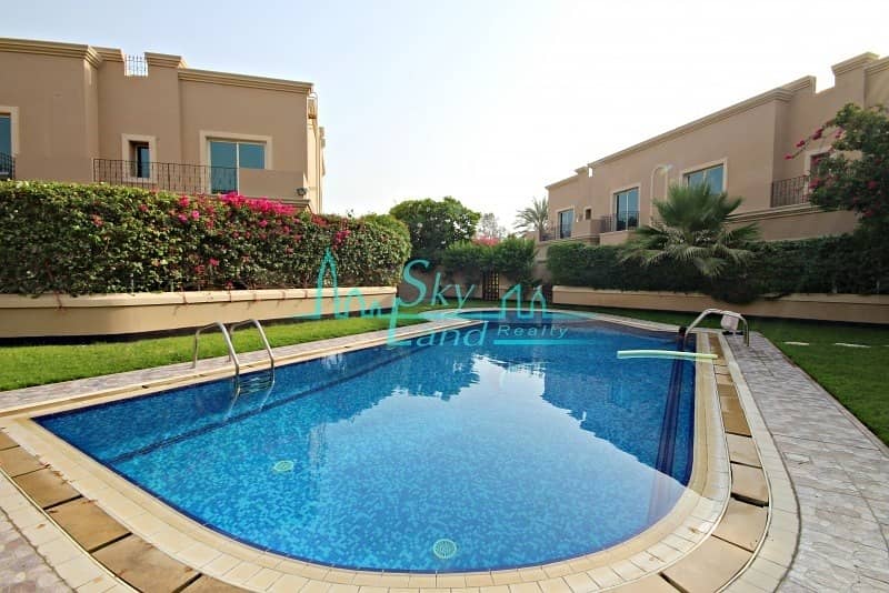 Amazing 4 bed |Lovely private garden|Shared pool