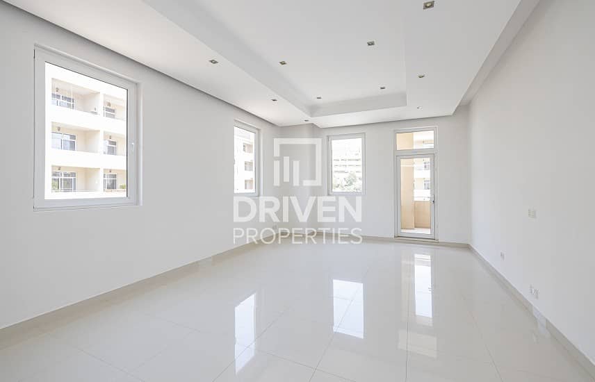Well-maintained Huge 1 Bedroom Apartment