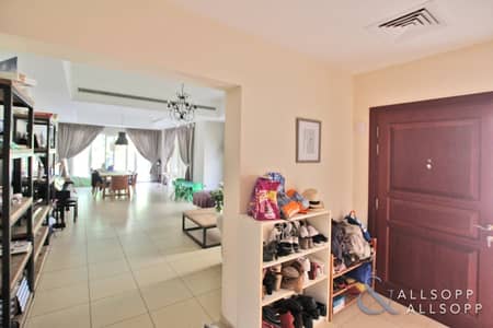 5 Bedrooms | Landscaped | Avail Aug 1st 5 Bedrooms | Landscaped | Avail Aug 1st