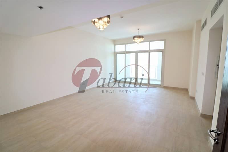 Chiller Free Near Upcoming Metro Station Pool view Chiller Free Near Upcoming Metro Station Pool view