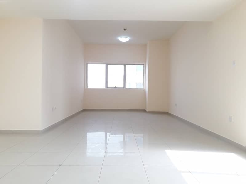 شقة في شارع الشيخ زايد 3 غرف 85000 درهم - 4689521