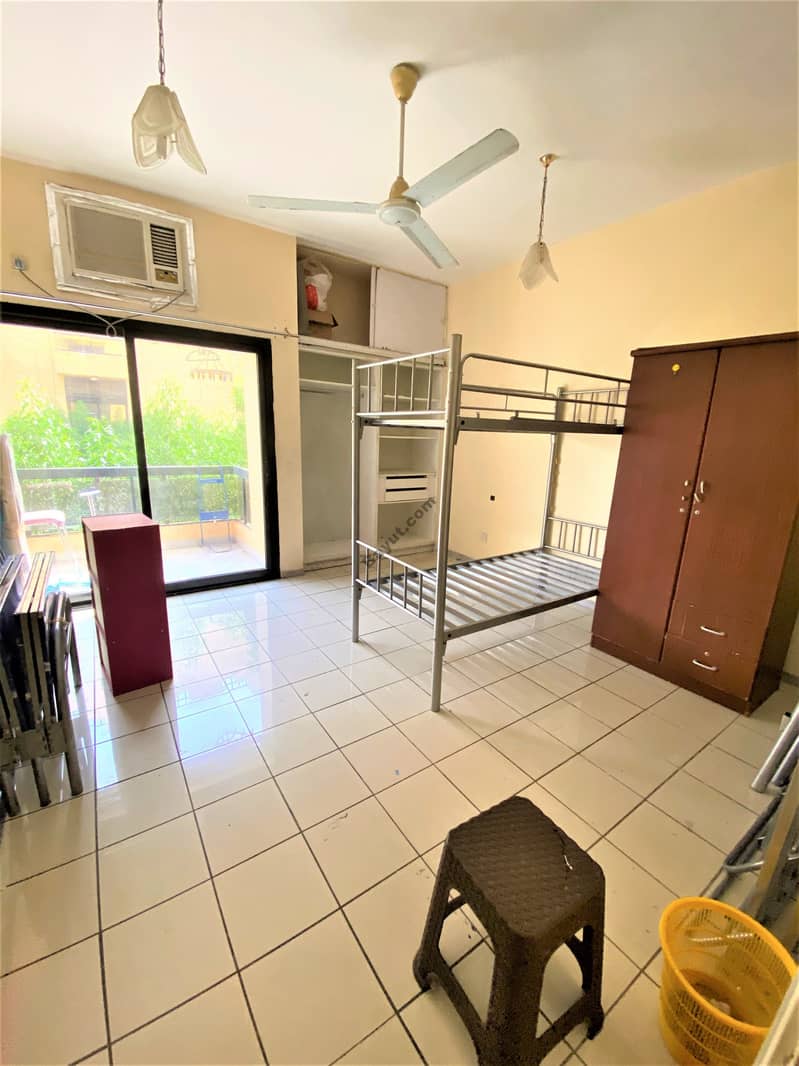Sharing Flat Accommodation in Oud Metha, Near Bus Stop