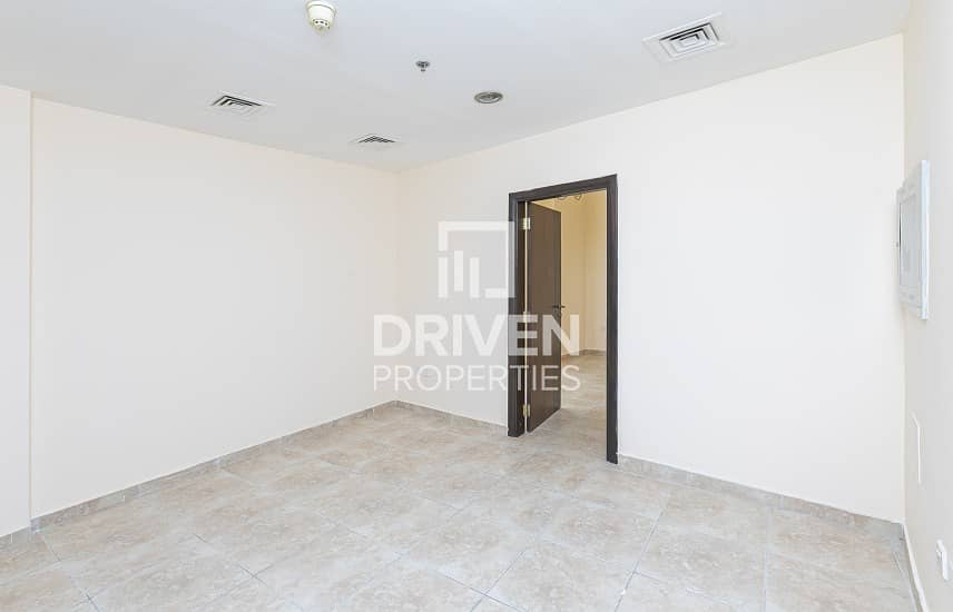 Well Maintained 1 Bed Apt with Road View