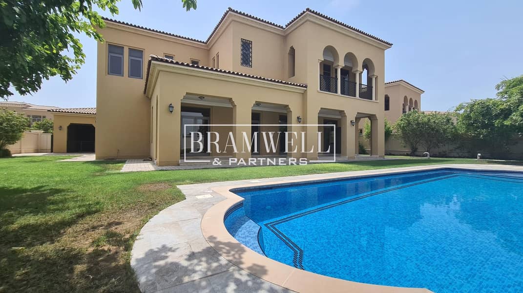 Amazing 5 Bedroom  Executive Villa With Pool!