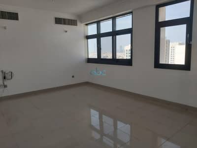 Clean Building |2-3 Cheques| Prime Location Clean Building |2-3 Cheques| Prime Location