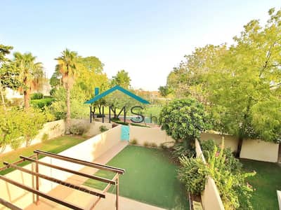 Well Maintained Park Backing Key in Hand Well Maintained Park Backing Key in Hand