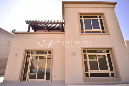Outstanding Home with Private Pool and Garden Outstanding Home with Private Pool and Garden