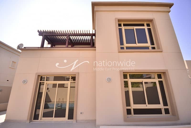 Outstanding Home with Private Pool and Garden Outstanding Home with Private Pool and Garden