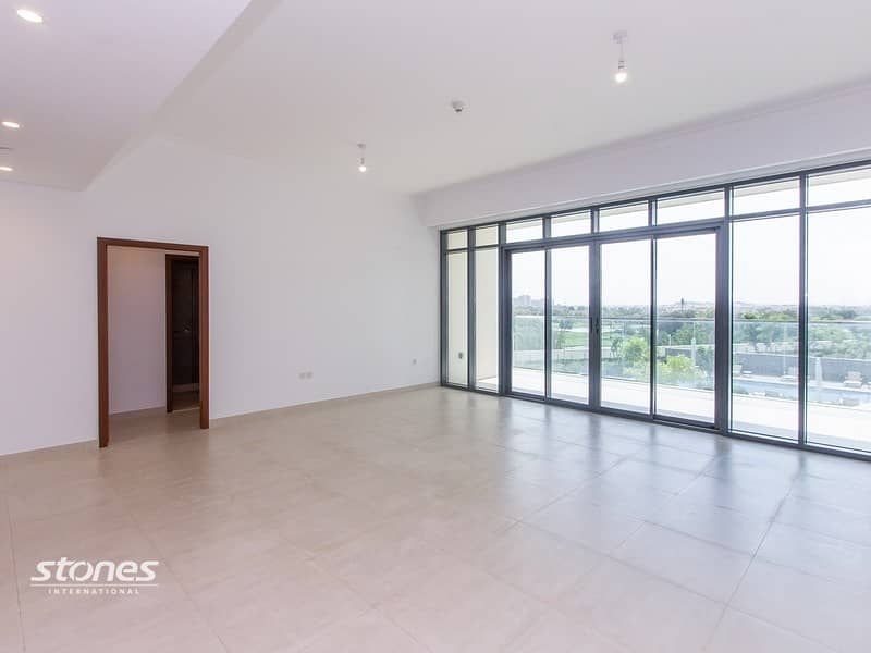Bright Apartment With Golf Course and Pool View