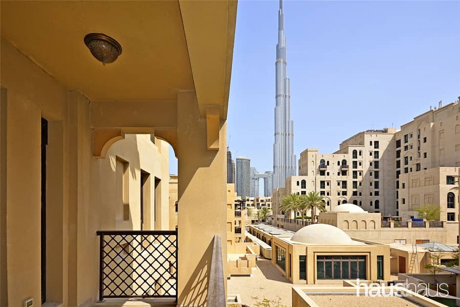 Corner Unit | Burj View | Walk-in Closet