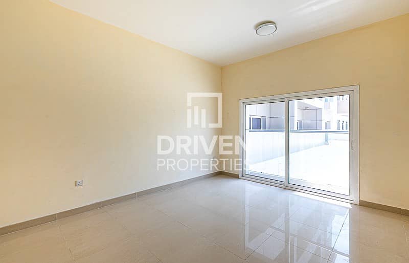 Spacious 2 Bed Apartment with Park Views