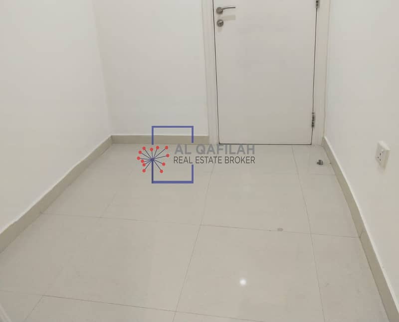 15 Bright|Maid room|Stuunig size|Eye catching|Near DIC metro station