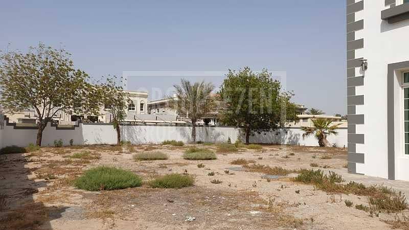 7 8 Bedroom Villa for Rent in Umm Al Sheif