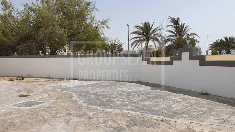 9 8 Bedroom Villa for Rent in Umm Al Sheif