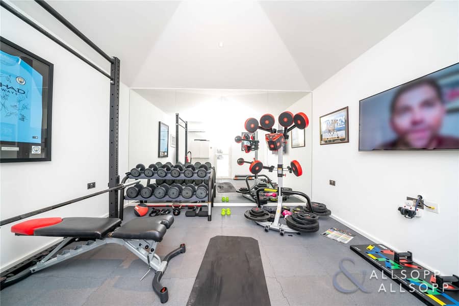 4 Exclusive | Golf View | Fully Equipped Gym