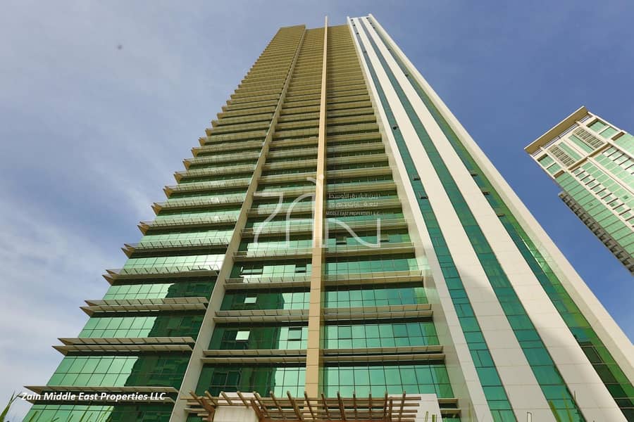 Spacious Sea View 3+M Apt with Balcony in Marina Square